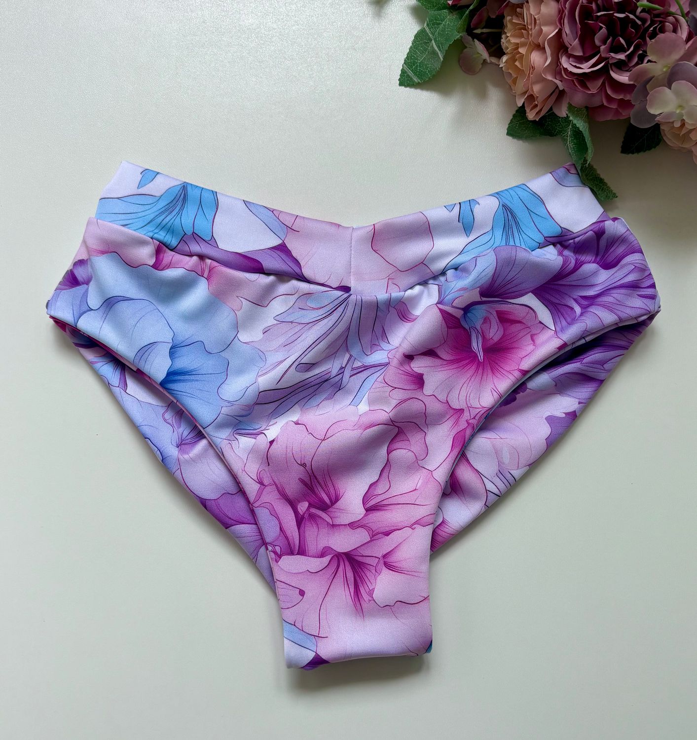 Szorty Falassarna - pastel flowers