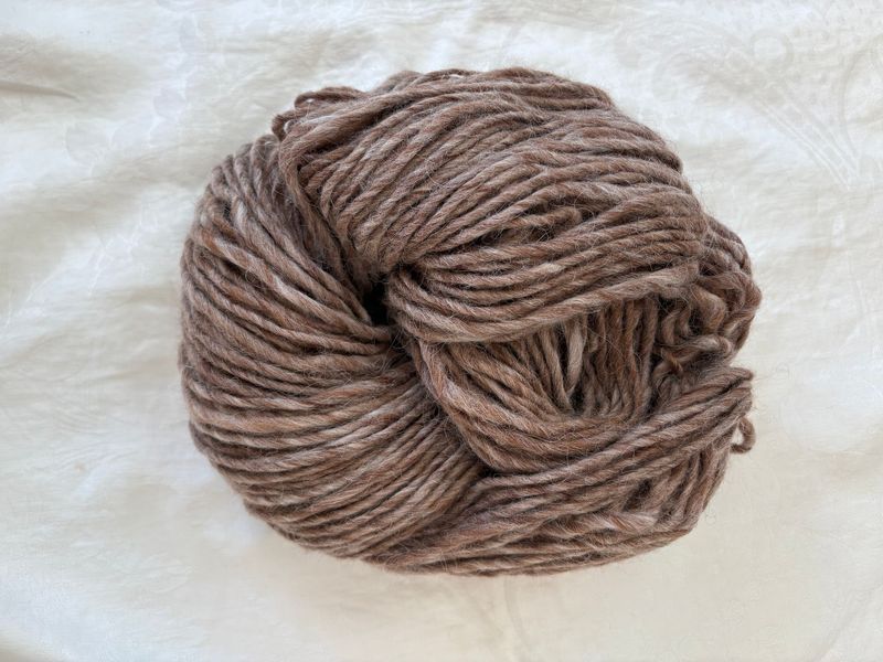 Icelandic and llama blend light lopi yarn