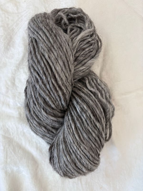 Icelandic and llama blend light lopi yarn