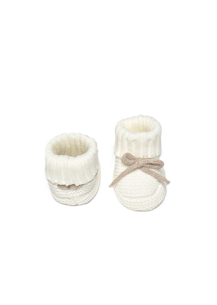 Mayoral Newborn knitted booties gebroken wit