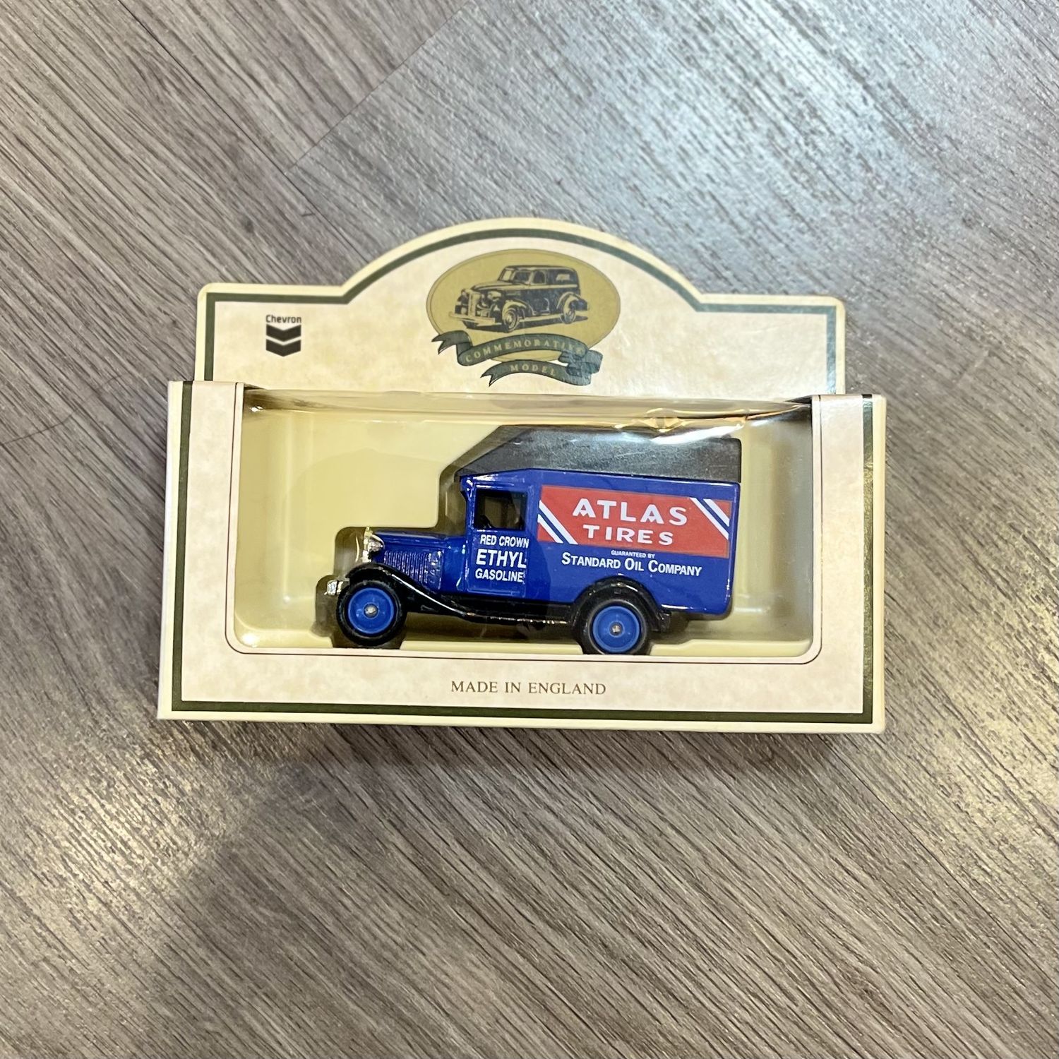 Atlas Tire Truck Oil Truck Chevron Commemorative Model