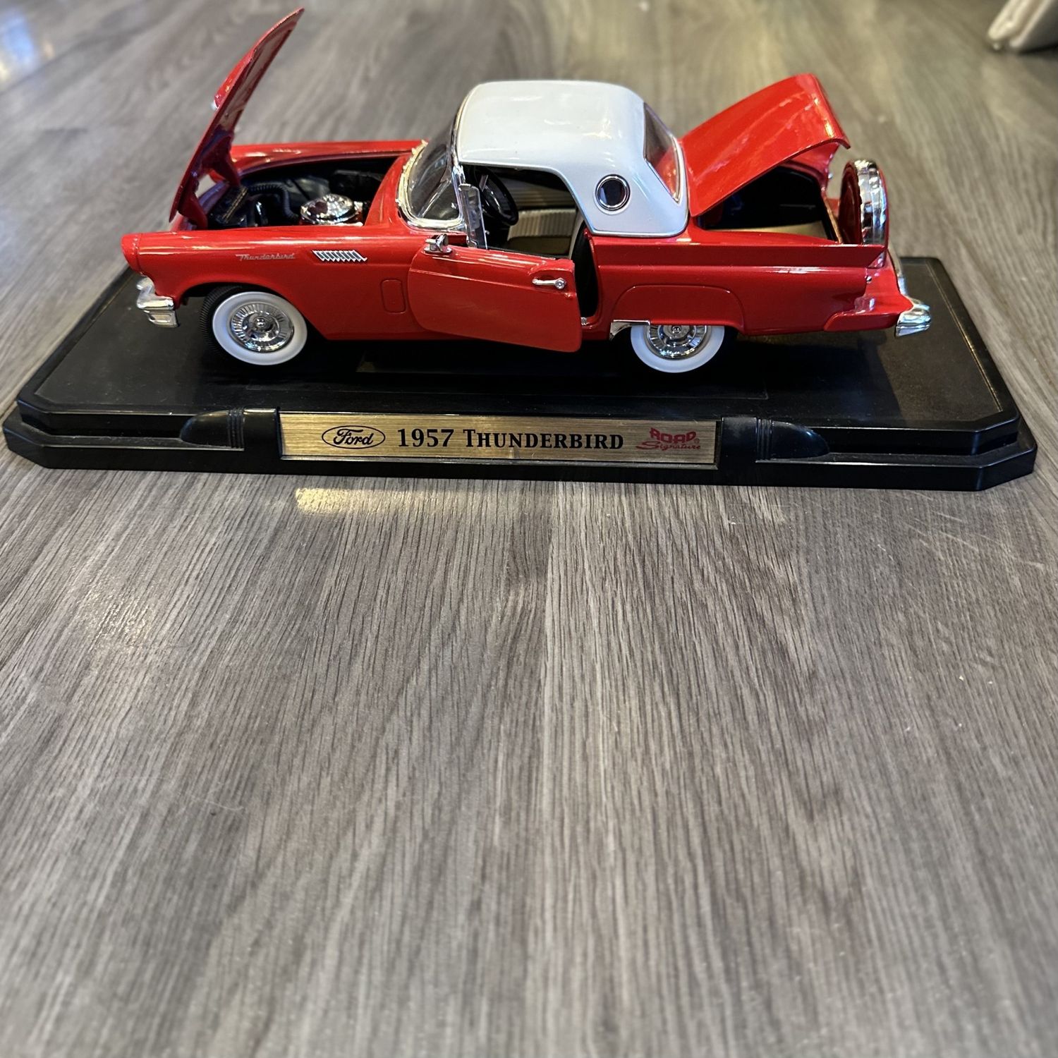 1957 Ford Thunderbird - Out of Box