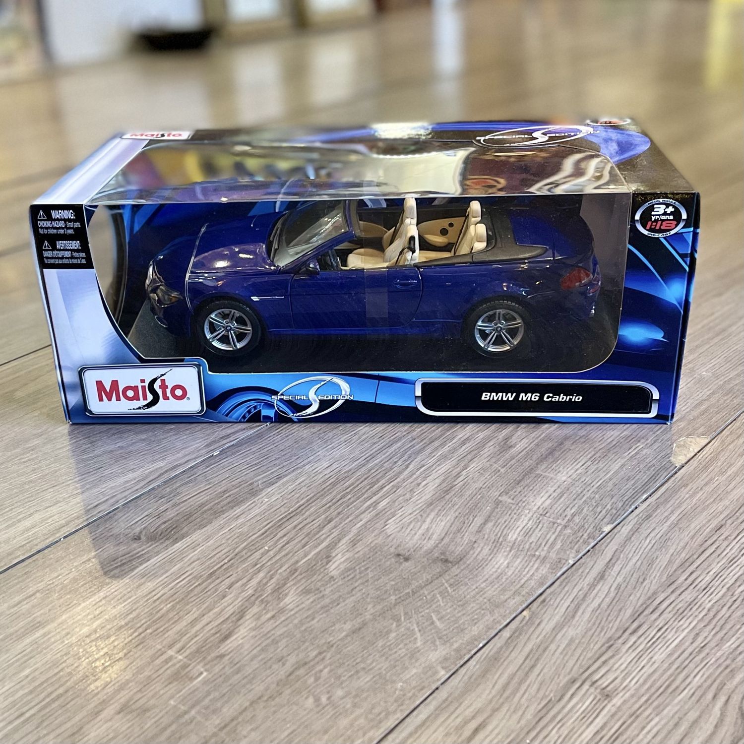BMW M6 Cabriolet Maisto Die Cast 1:18 Scale Chased