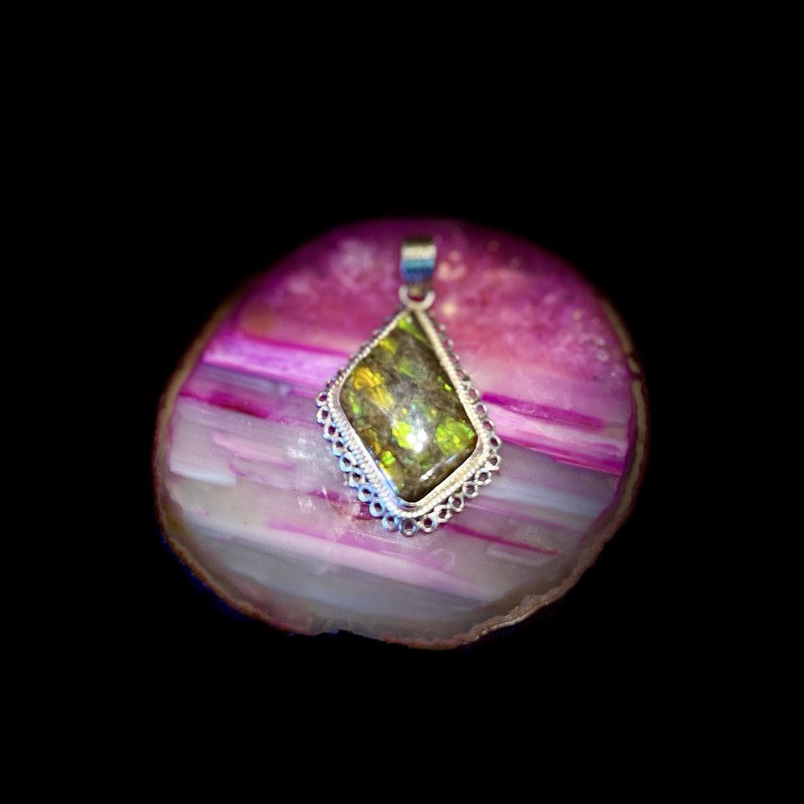 Ammolite Pendent .925