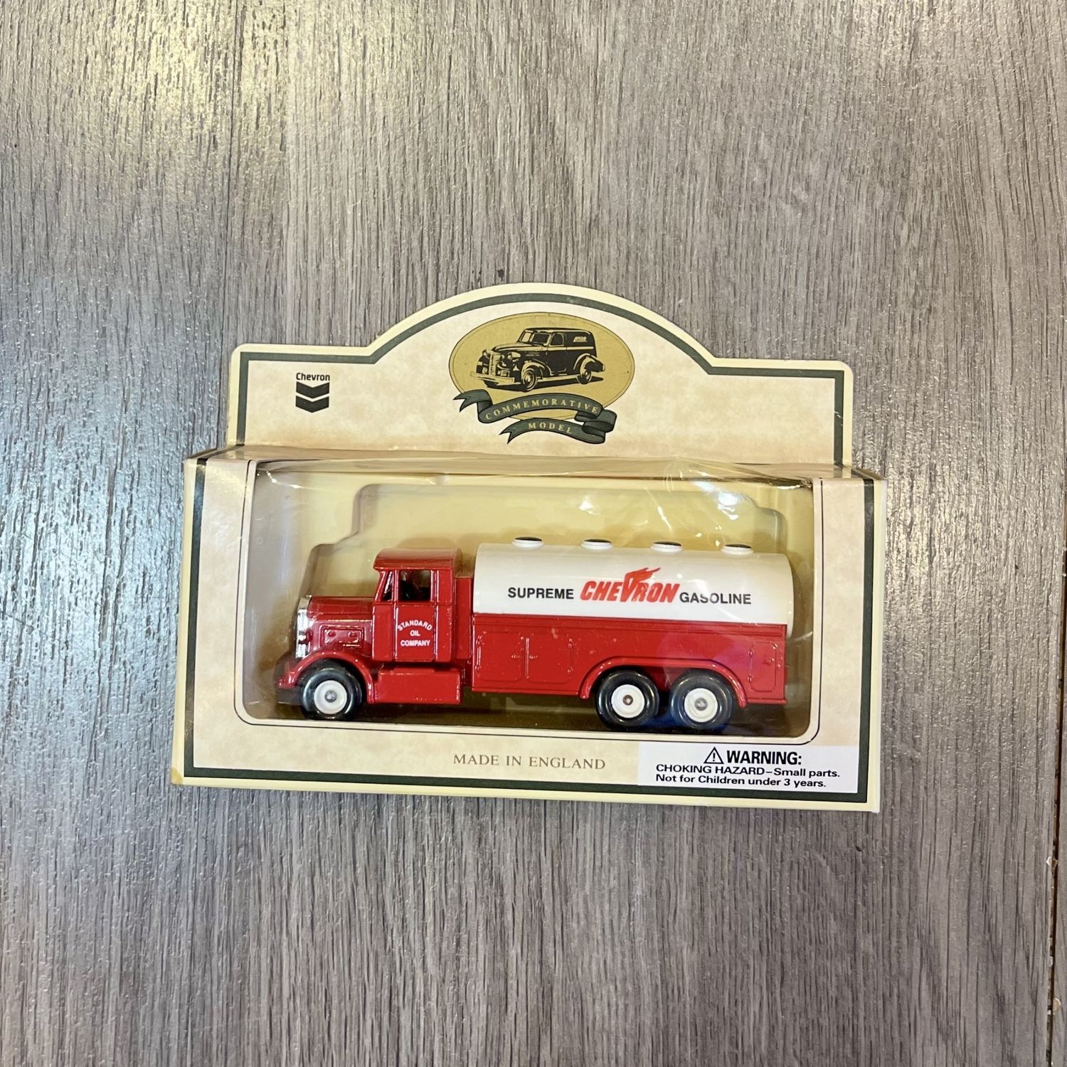 1937 Six Wheel Refined Oil Truck Chevron Commemorative Model
