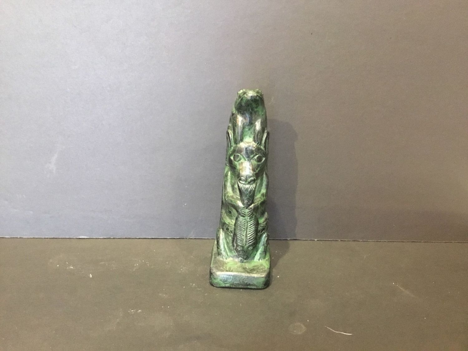 Native carving / Small Totom with frog on top