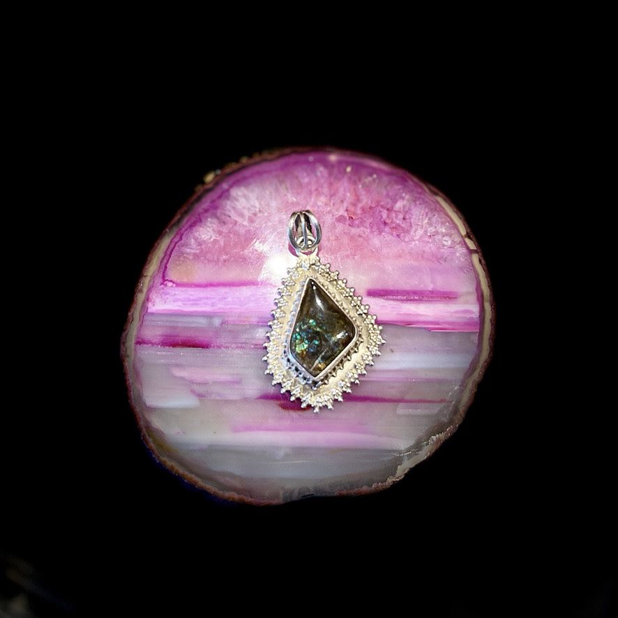 Ammolite Pendent .925