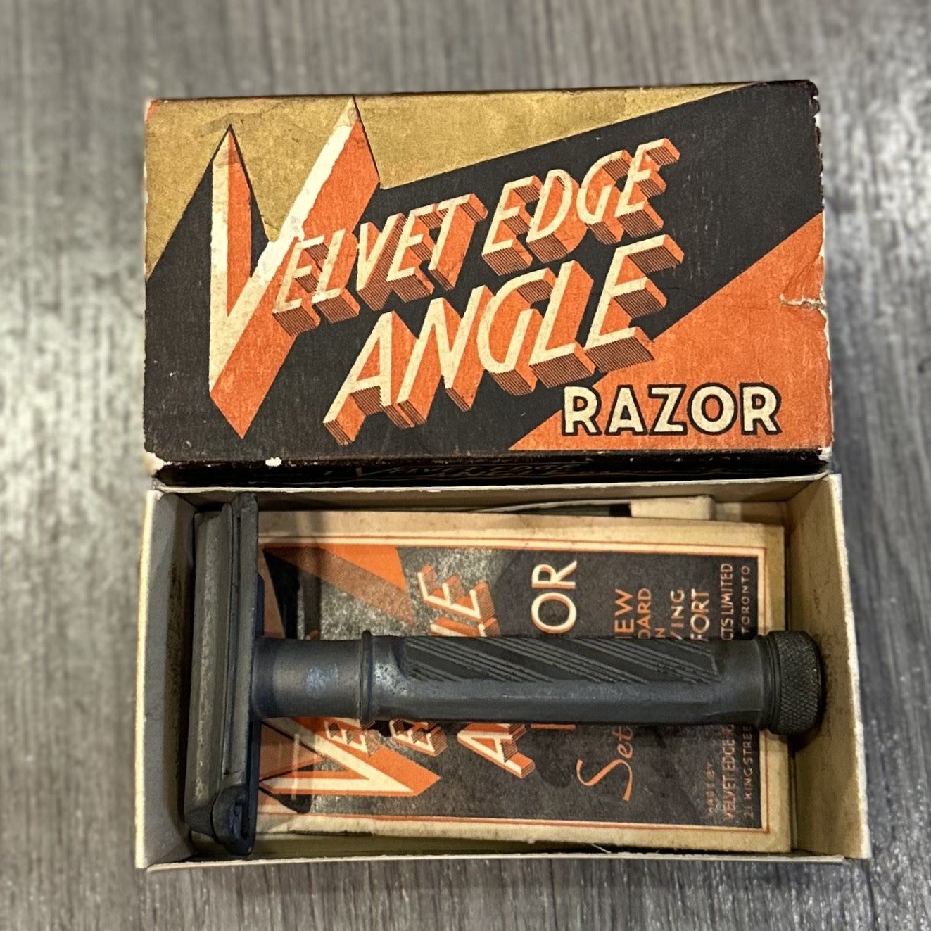 Rare Velvet Edge Razor in Box