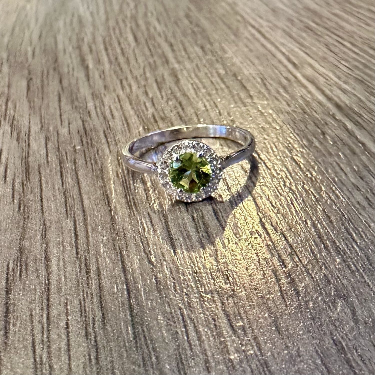 Green Peridot  .925 Sz 9
