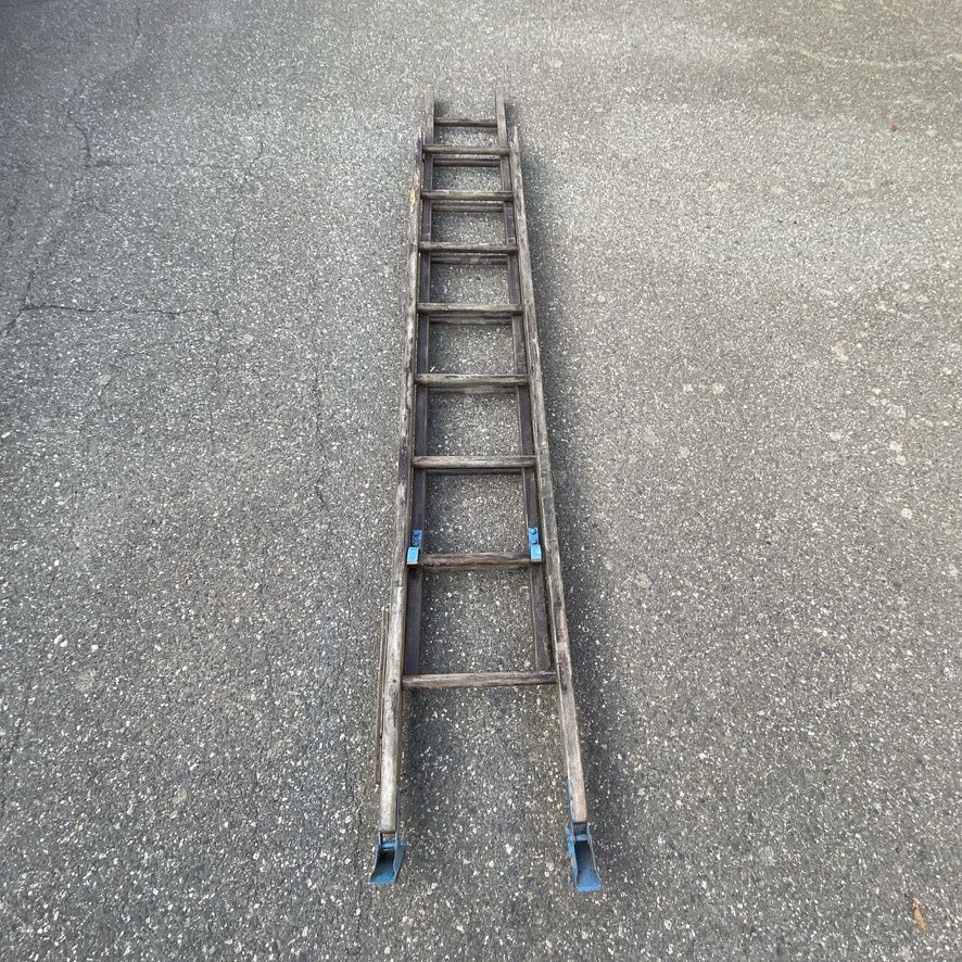 Antique Wooden Extension Ladder 15&#39;