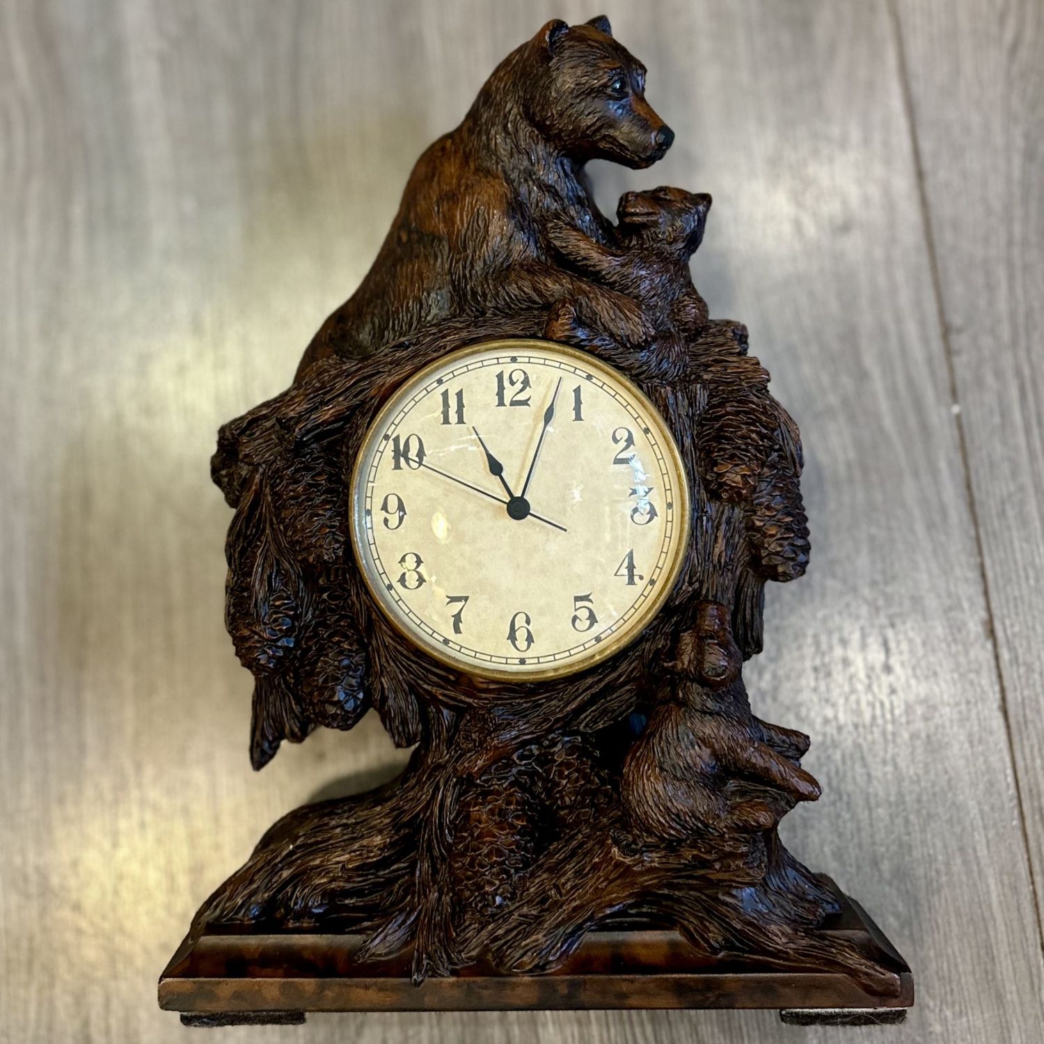 OK Casting Company 2002 Bear &amp; Cub Mantle Burlwood - Look Clock