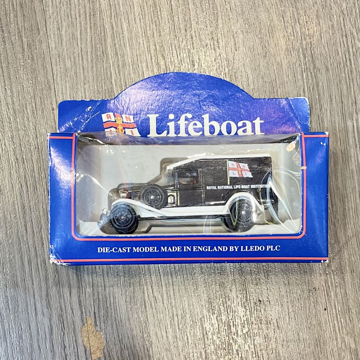 Lifeboat Royal National Life-Boat Institution Diecast Car
