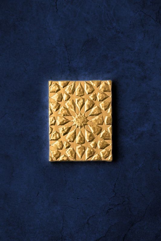 Arabesque Gold Panels – Urban Refined Relief in Pure Gold