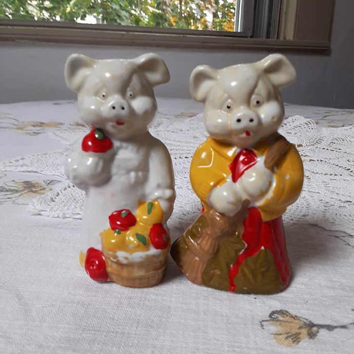 Perfect Piggy Pair