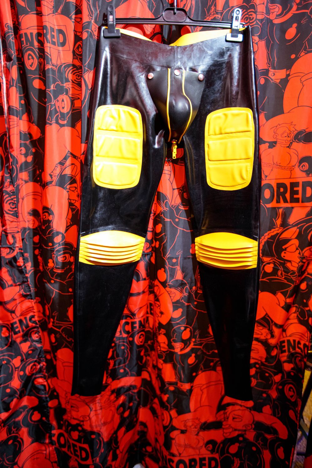 Regulation padded latex pants XL