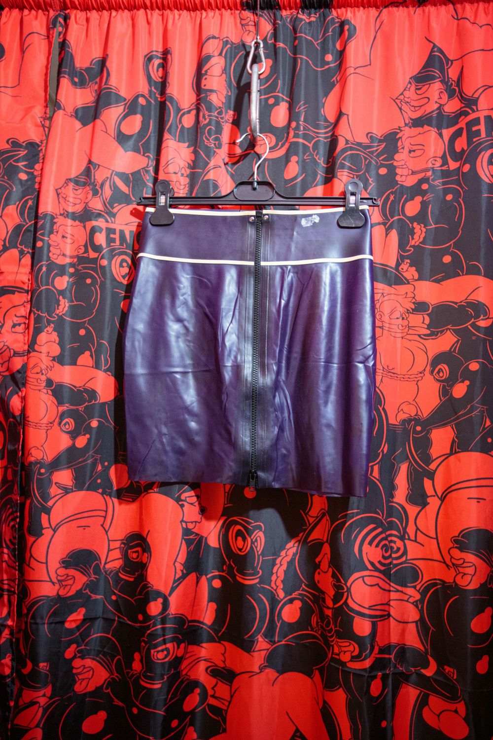 Rubber Dutch purple latex skirt M