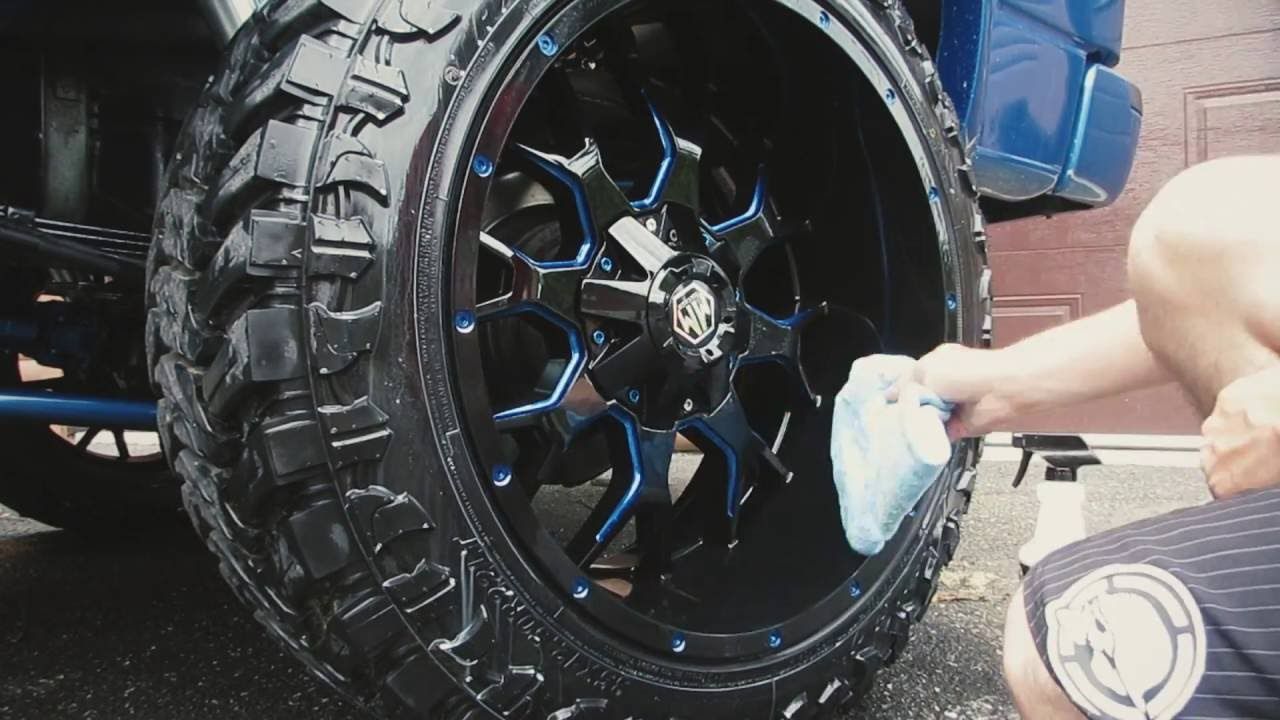 BUGGIE BUNNY TIRE SHINE