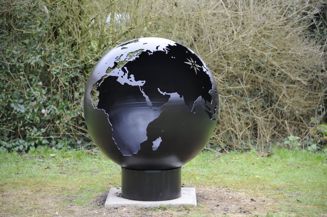 900mm Globe Firepit