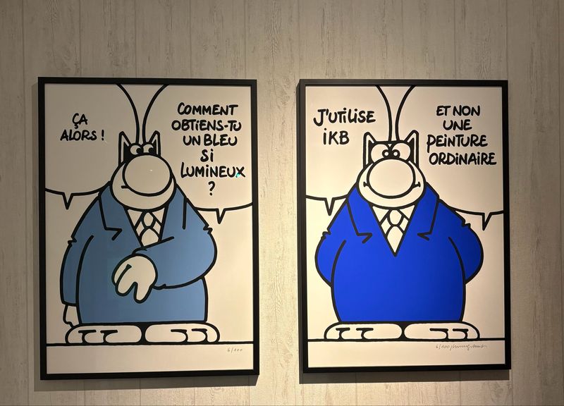 Geluck, Le Chat, 2 sérigraphies encadrées, IKB bleu Klein, 100 ex, 2 x 72 x 52 cm.