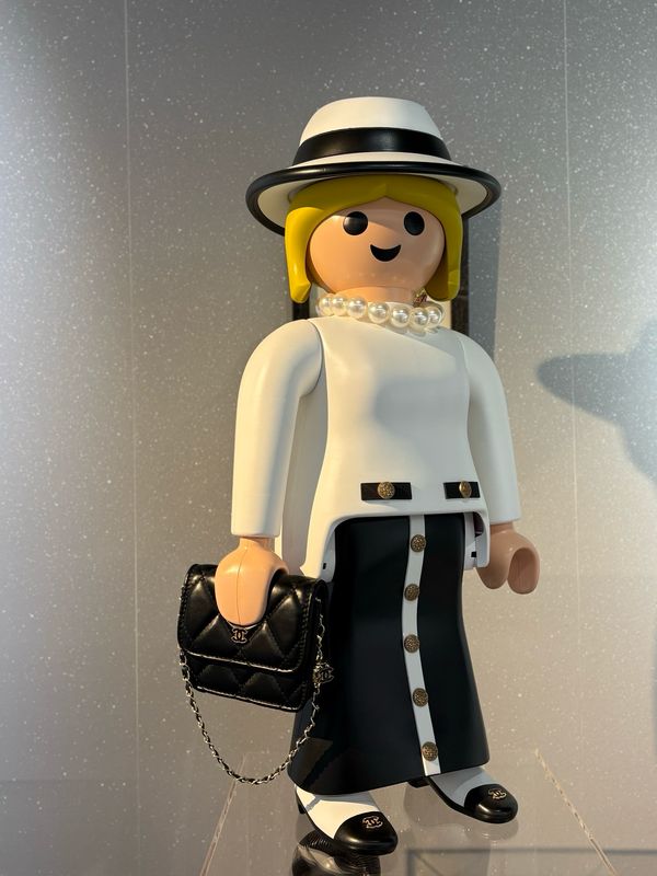 SAWY, Playmobil XXL customisé, 60 cm, Madame Chanel, cheveux blonds