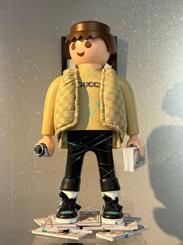 SAWY, Playmobil XXL customisé, 60 cm, Monsieur Gucci dollars