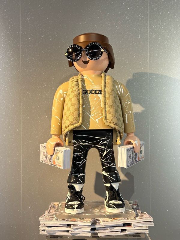 SAWY, Playmobil XXL customisé, 60 cm, Monsieur Gucci lunettes : L’aveugle par amour