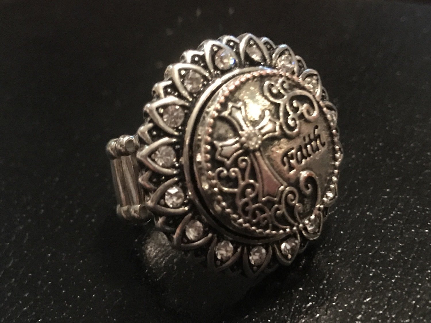 Adjustable flower rhinestone ring (Snap NOT included)