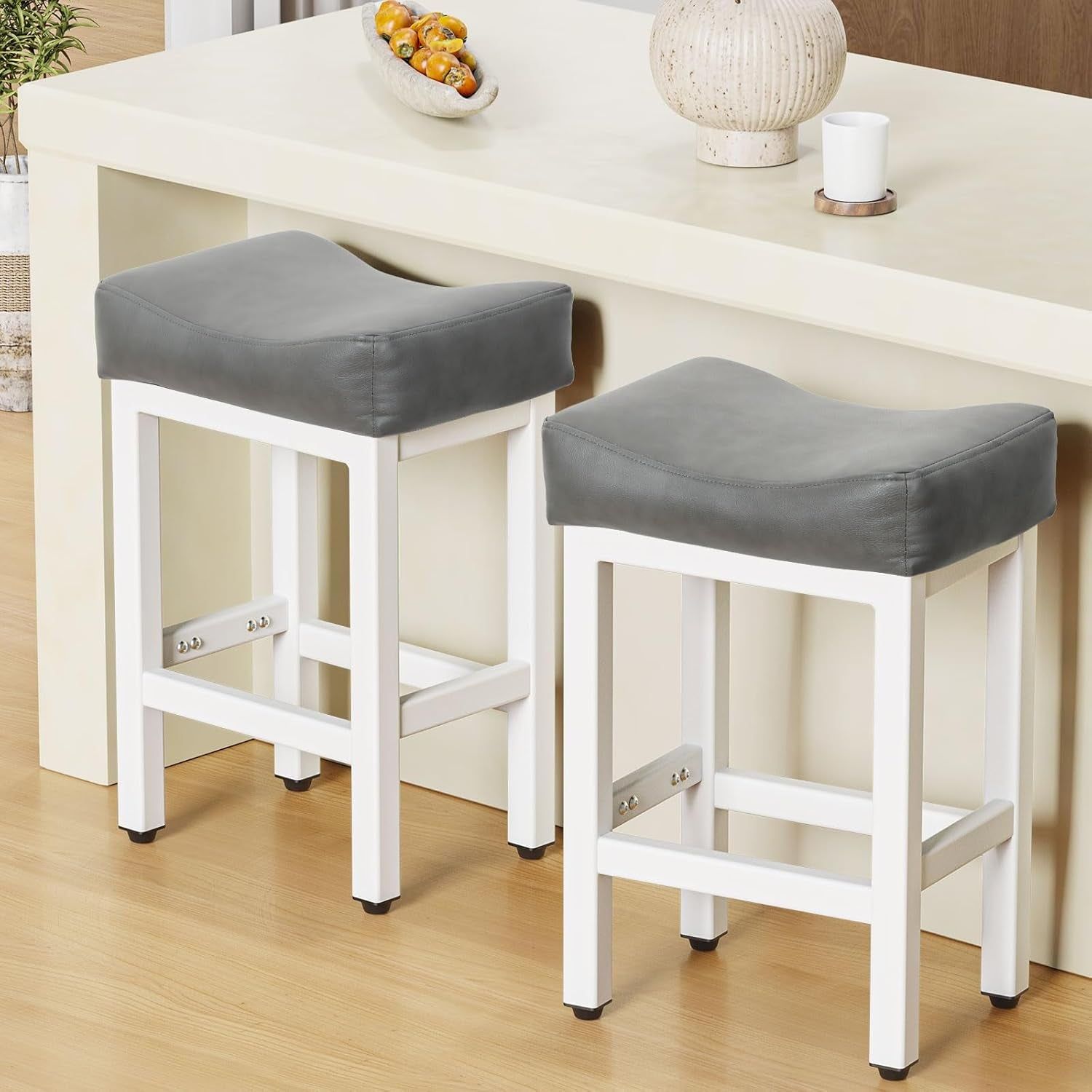 Counter Height Bar Stools Set of 2, 24 Inch Barstools for Kitchen Island Counter, Bonded Leather Kitchen Stools with Thick Saddle Seats &amp; Heavy Duty Metal Base, Easy Assembly, Gray/White