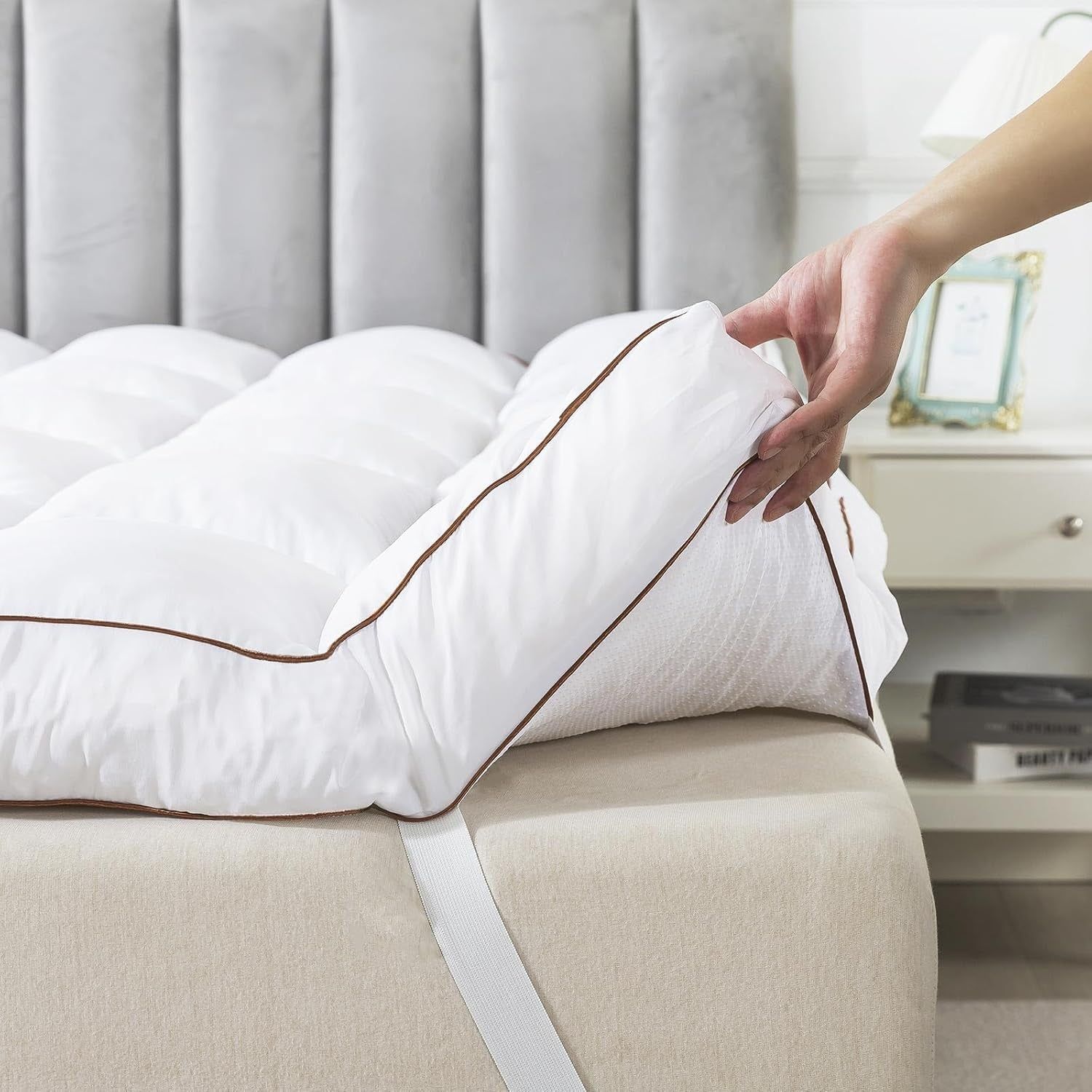 3 Inch Memory Foam Mattress Topper Queen Size plus Thicked down Alternative-Lined, 1700GSM Fluffy Shredded Memory Foam Filled Pillow Top, 4 Anchor Elastic Bands, Anti-Slip Bottom, 60X80In