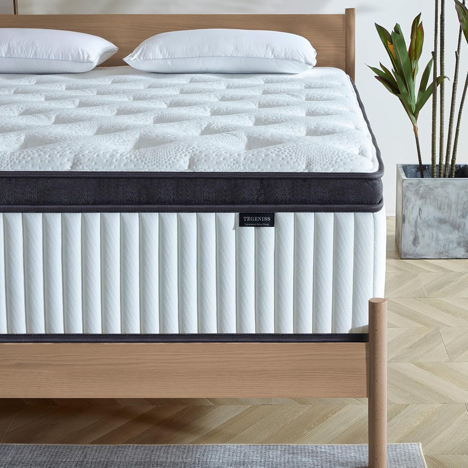Queen Mattress, 12 Inch Queen Size Mattresses in a Box,Memory Foam Hybrid Mattress,With Individual Pocket Spring for Motion Isolation &amp; Silent Sleep, Pressure Relief,Plush Firmness.