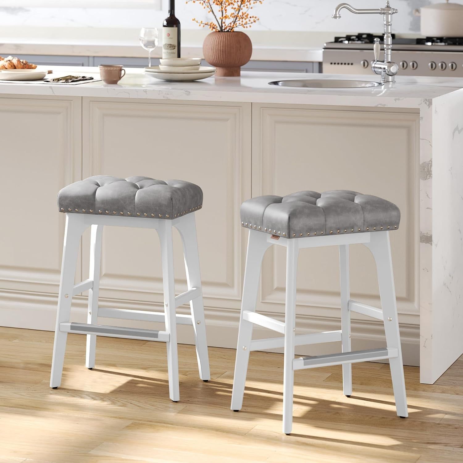 Bar Stools Set of 2, Saddle Counter Height Bar Stools, 26-Inch Backless Kitchen Stools with Wood Legs, PU Leather Thickened Upholstered Barstools for Kitchen Island Dining Room, Dove Gray