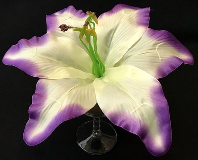Lilja-kukkapää, kerma/violetti Lilja-kukkapää, kerma/violetti