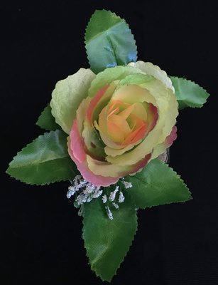 Ruusu tekokukkapää lehdillä, vihreä/rosa Ruusu tekokukkapää lehdillä, vihreä/rosa