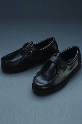 Adjustable Closure Leather Shoes