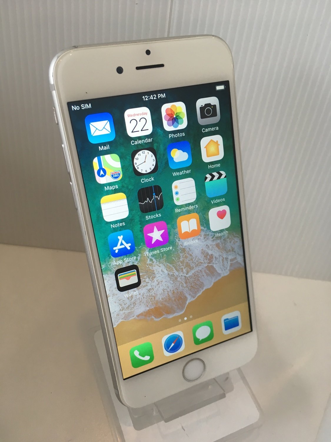 Grade B+: BELL / VIRGIN MOBILE Locked Pentaband Apple iPhone 6 Silver 16GB