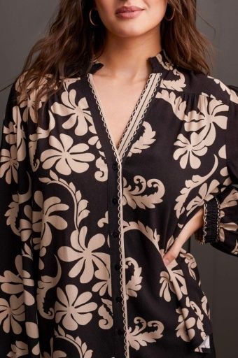 L/S BTN FRT BLOUSE W/ SMOCKED COLLAR-BLACK