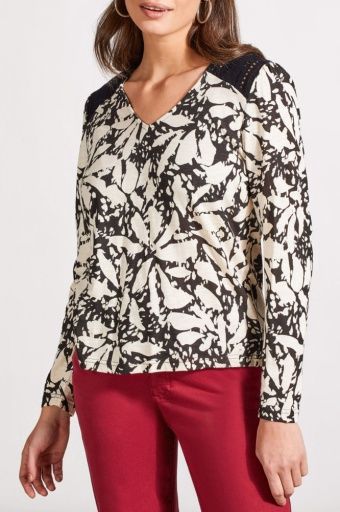 L/S V NECK TOP W/LACE DETAIL-BLACK