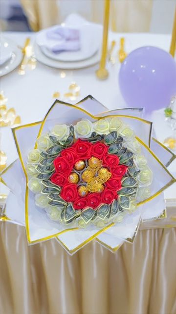 White &amp; Gold Chocolate Rocher Luxe Money Bouquet