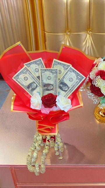 Red &amp; Gold Luxe Money Pocket Bouquet (Made to order - please allow 5 business days lead time)
