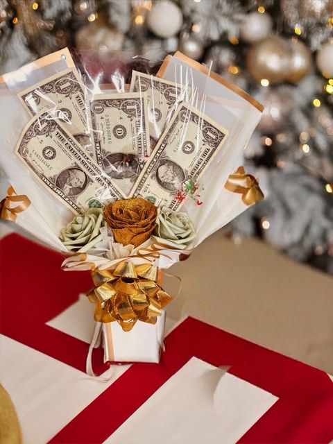 White &amp; Gold Luxe Money Pocket Bouquet (Made to order - please allow 5 business days lead time)