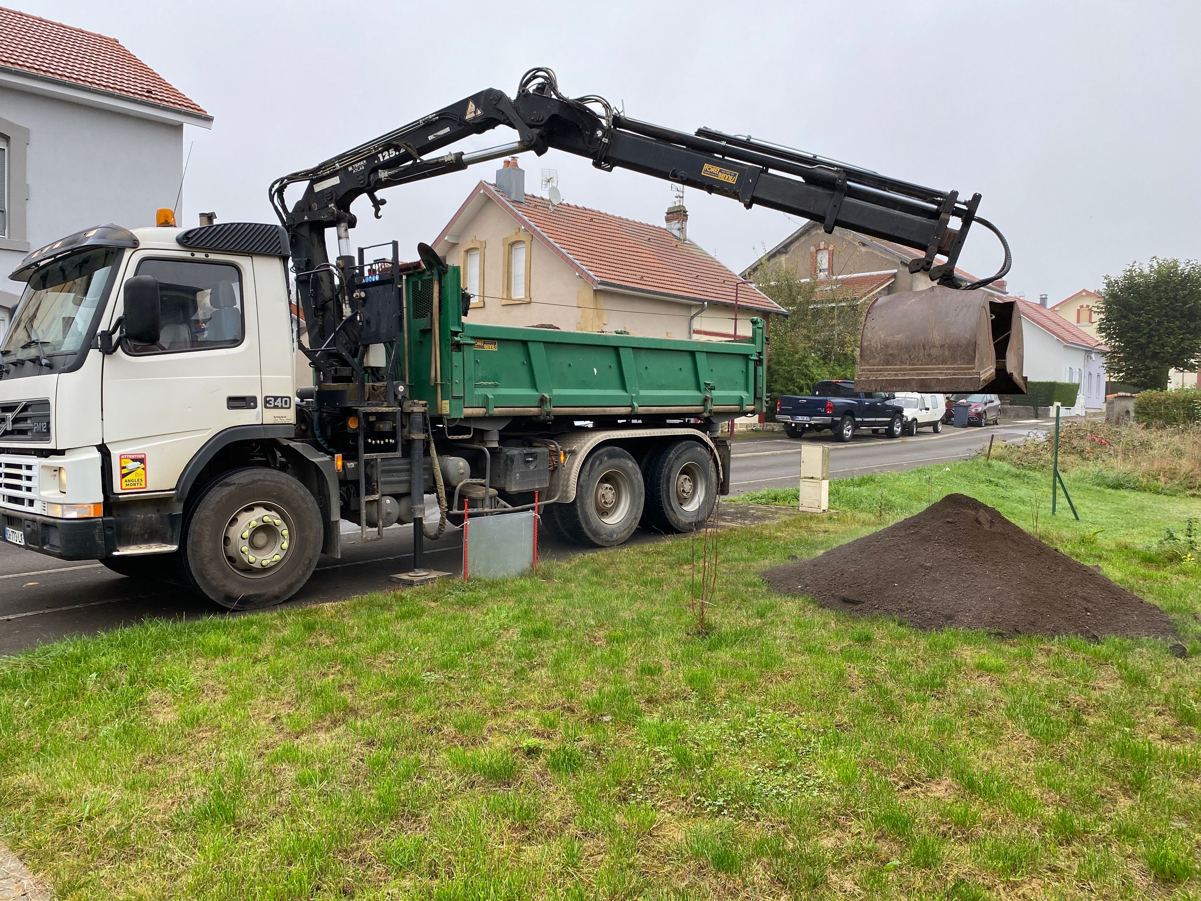 Terre végétale criblée avec compost