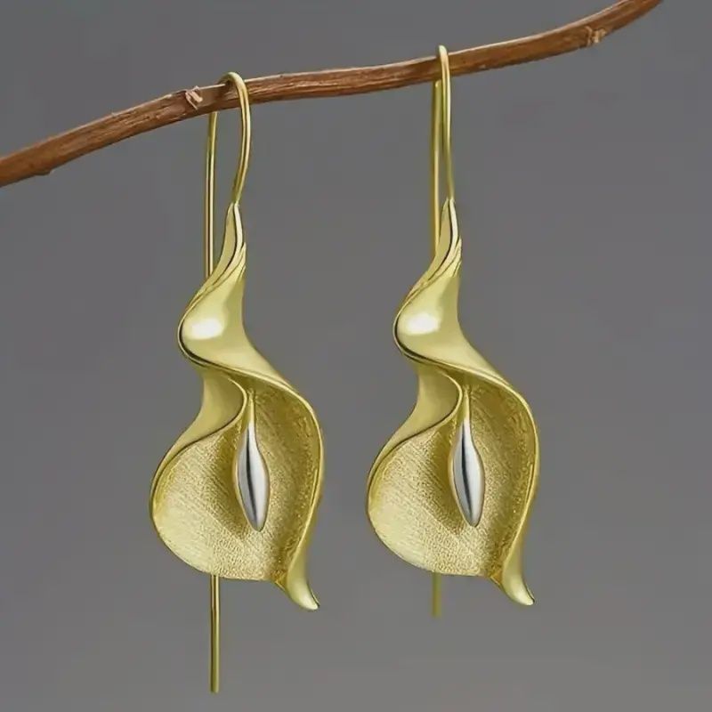 Calla Lily Earrings - Gold