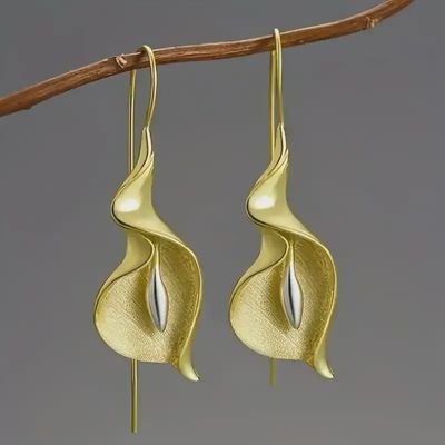 Calla Lily Earrings - Gold