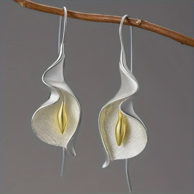 Calla Lily Earrings - Silver