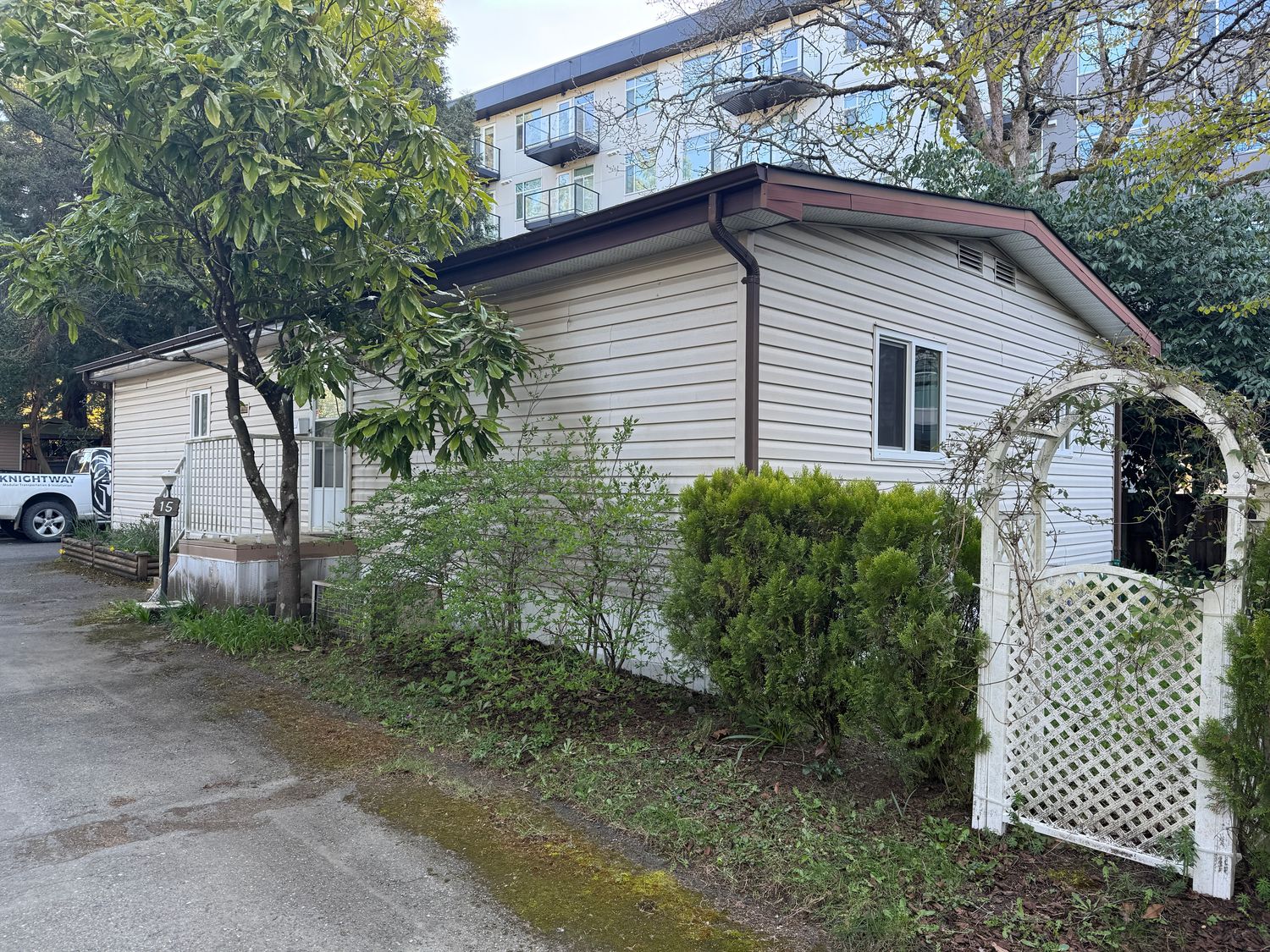 1990 Moduline, 2 bed, 2 bath, 24x44 with new roof
