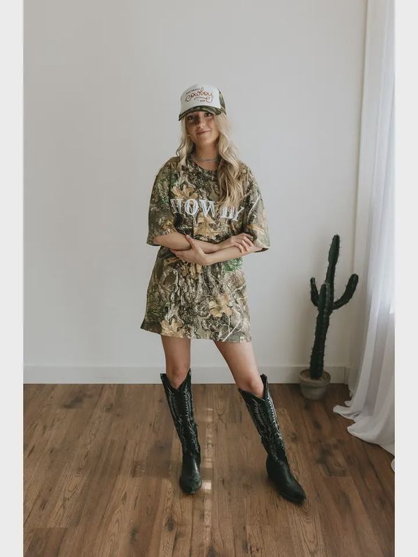 Real Tree Camo ™️ Howdy Graphic Tee