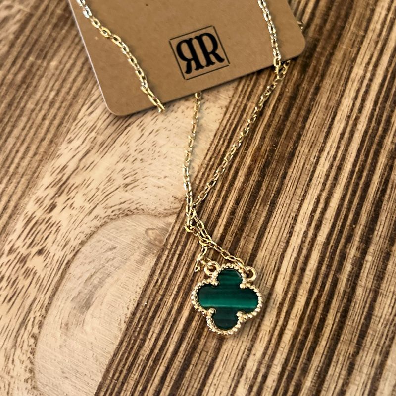 Single Flower Shell Charm Short Necklace