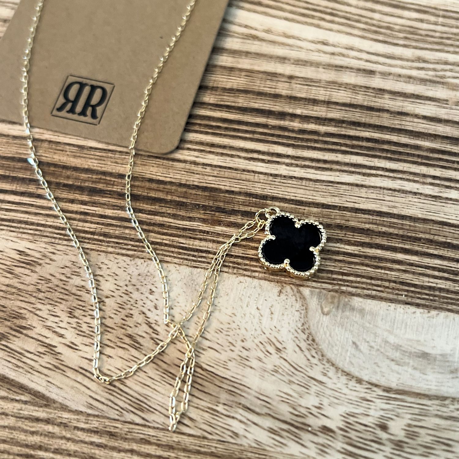 Single Flower Shell Charm Short Necklace, Color: Black