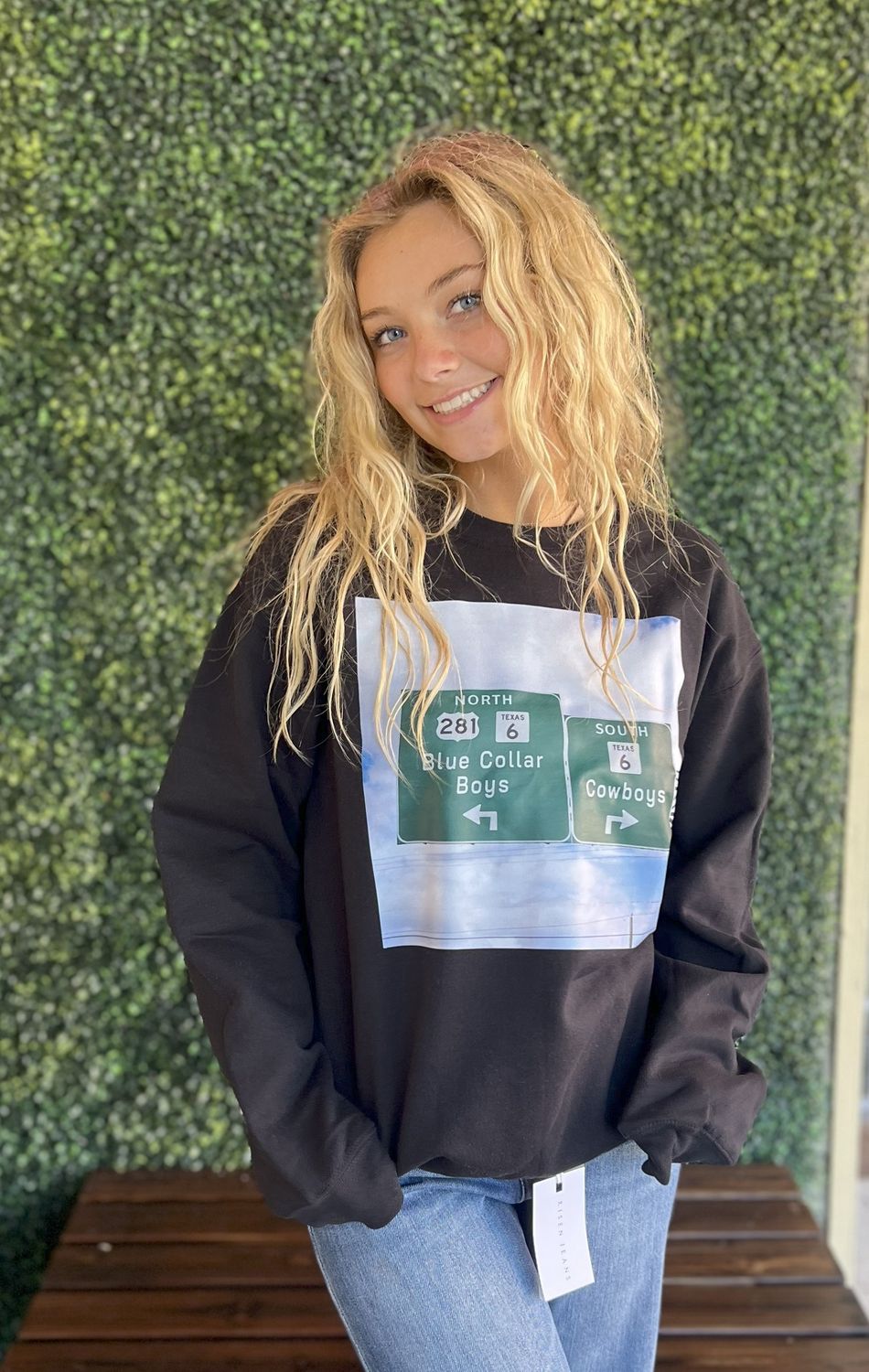 Cowboy Road Sign Western Graphic Crew, Size: Small