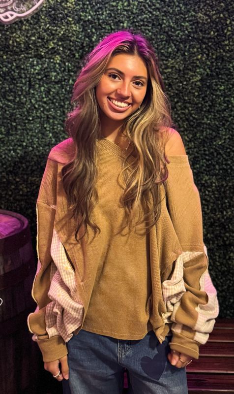 Daisy Print V-Neck Kit top